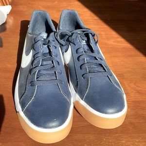 Nike Court Royale AC